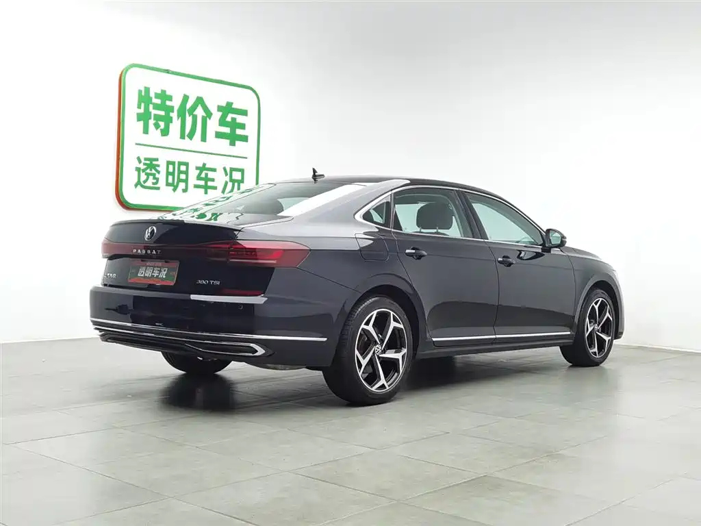 VOLKSWAGEN PASSAT 2024