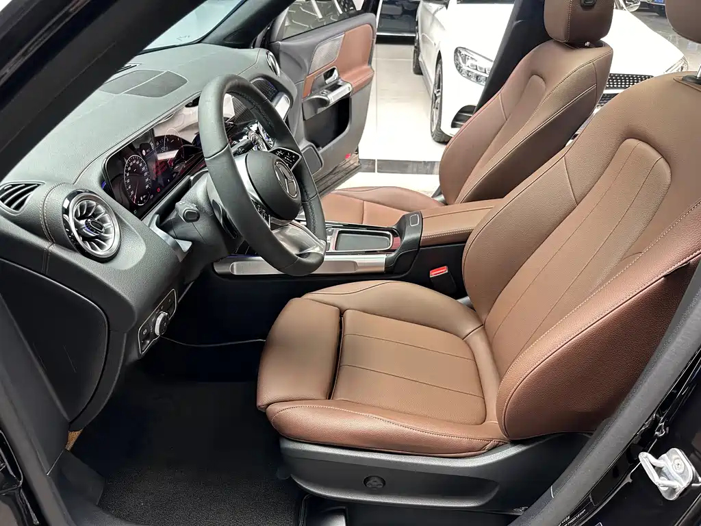 MERCEDES BENZ GLB 2025