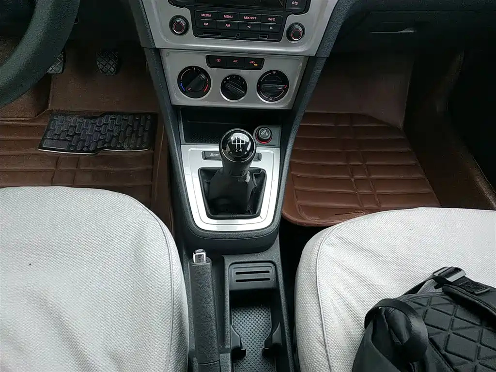 VOLKSWAGEN LAVIDA 2014