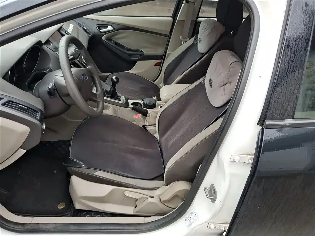 FORD FOCUS 2012