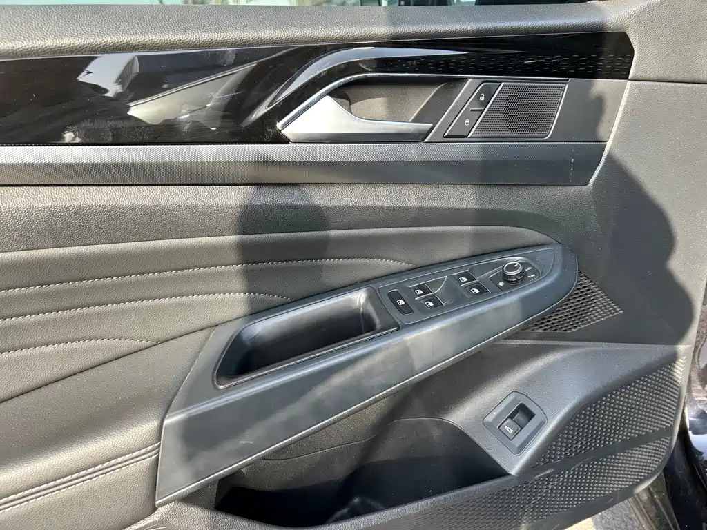 VOLKSWAGEN PASSAT 2022