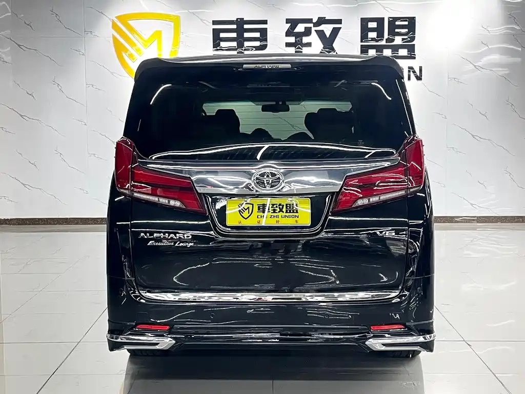 TOYOTA ALPHARD 2015