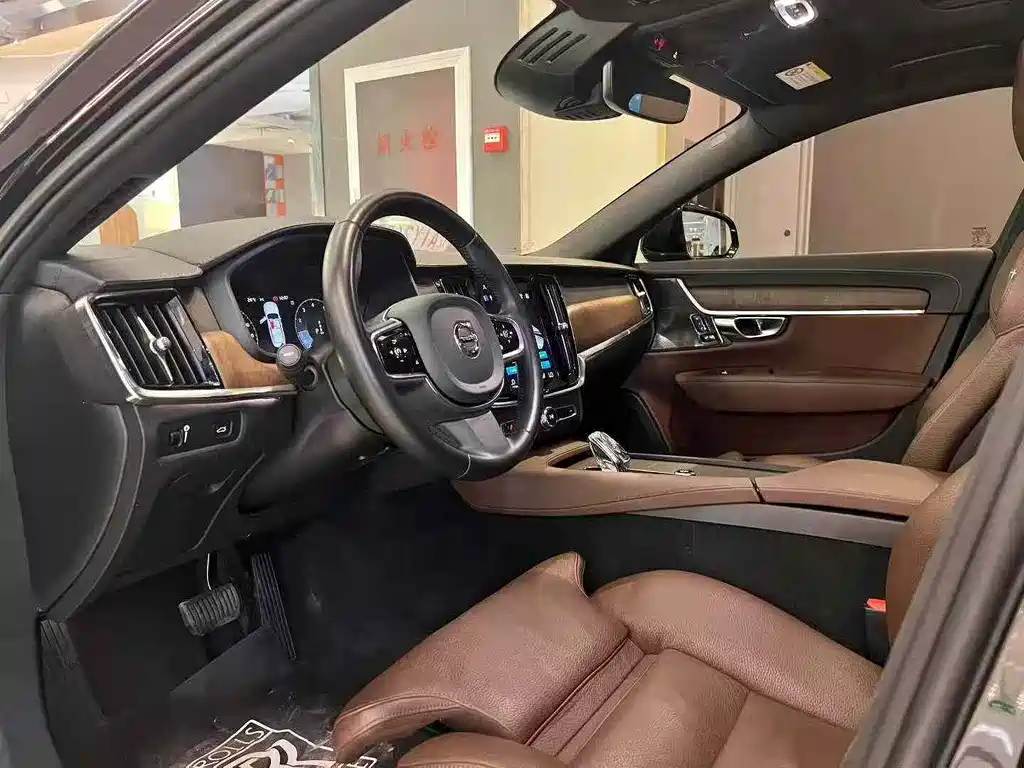 VOLVO S90 2021