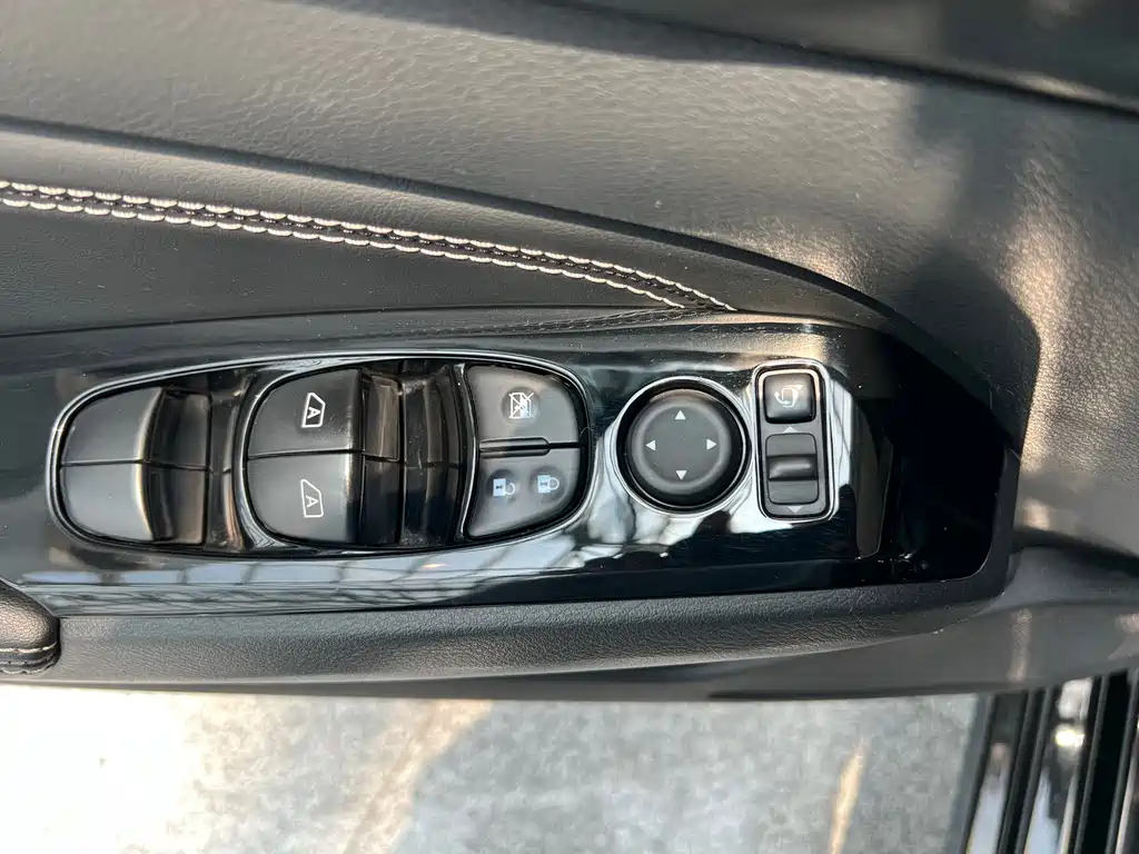 NISSAN TEANA 2022