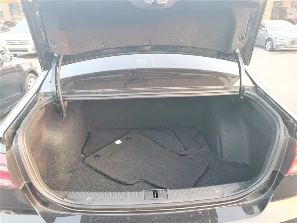 ROEWE I6 2019
