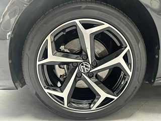 VOLKSWAGEN PASSAT 2024