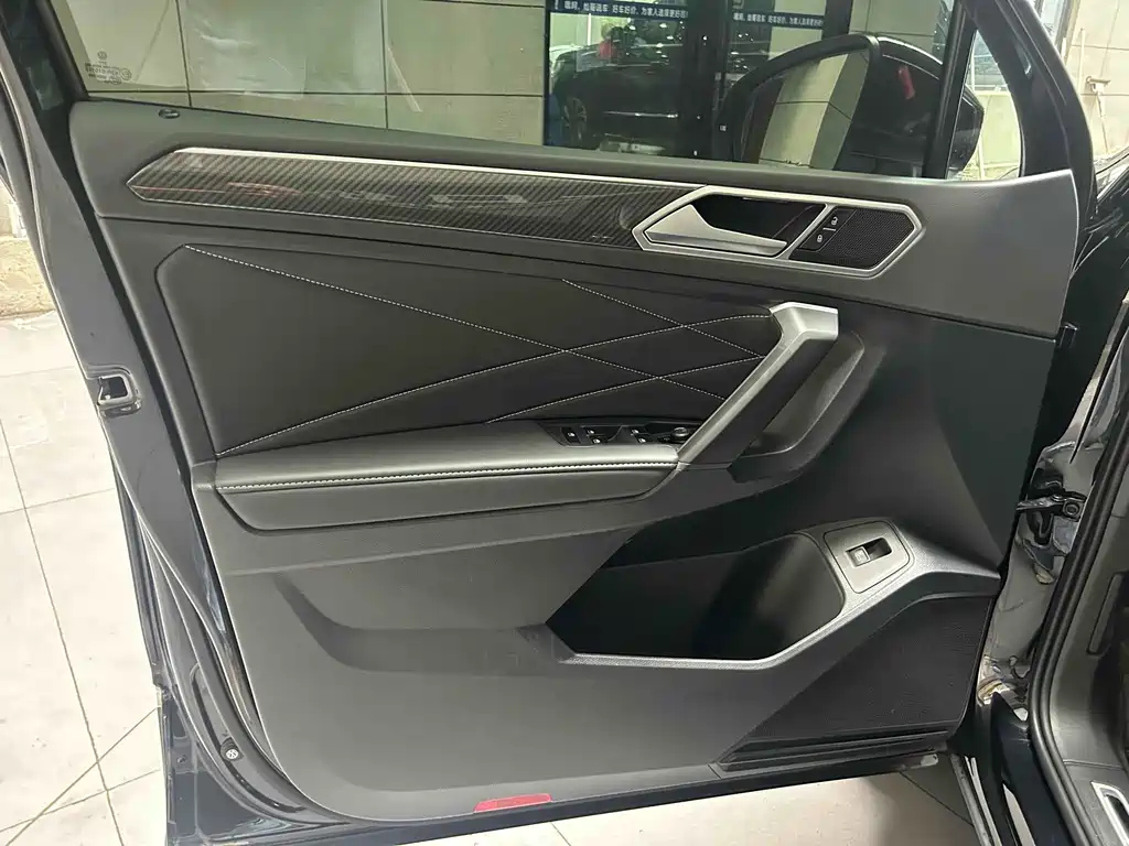 VOLKSWAGEN TIGUAN L 2024