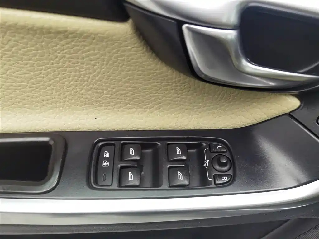 VOLVO V60 2014