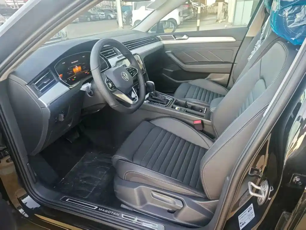 VOLKSWAGEN MAGOTAN 2025