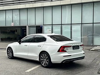 VOLVO S60  2021 YEAR T4  DELUXE EDITION 2021