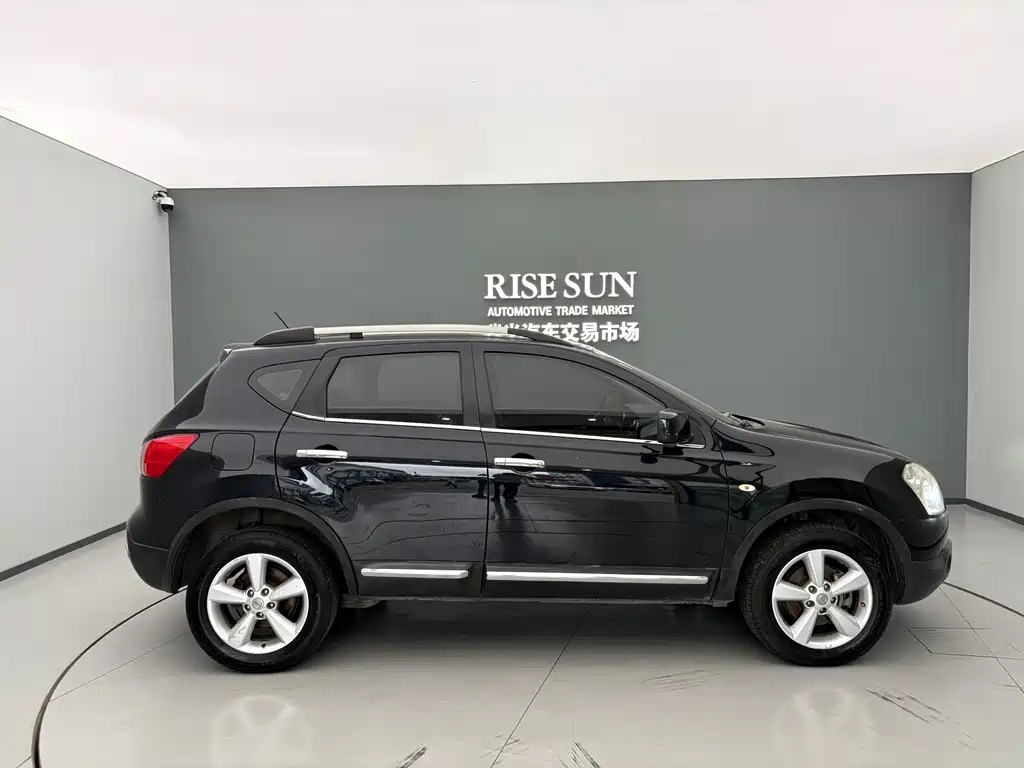 NISSAN QASHQAI 2015