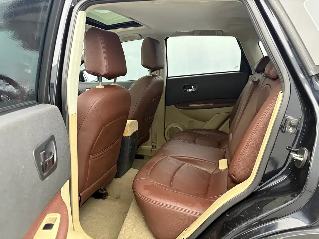 NISSAN QASHQAI 2015