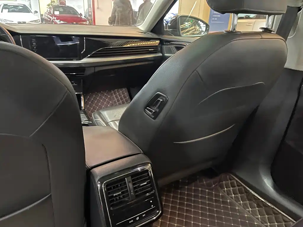 VOLKSWAGEN PASSAT 2024