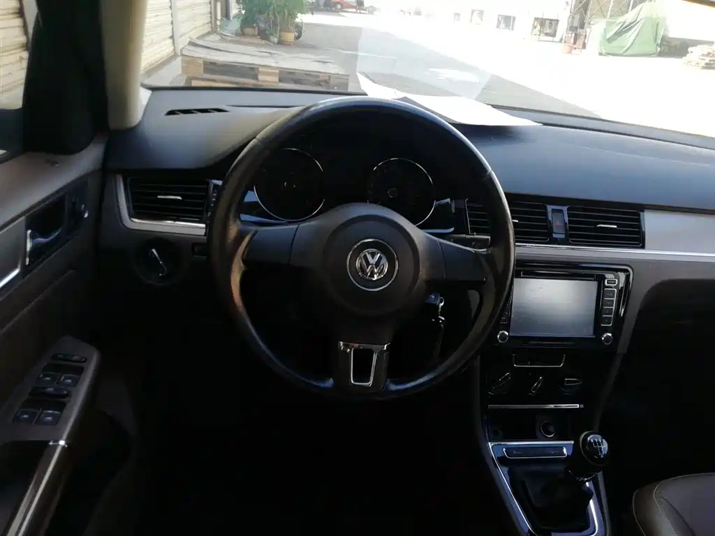 VOLKSWAGEN BORA 2014