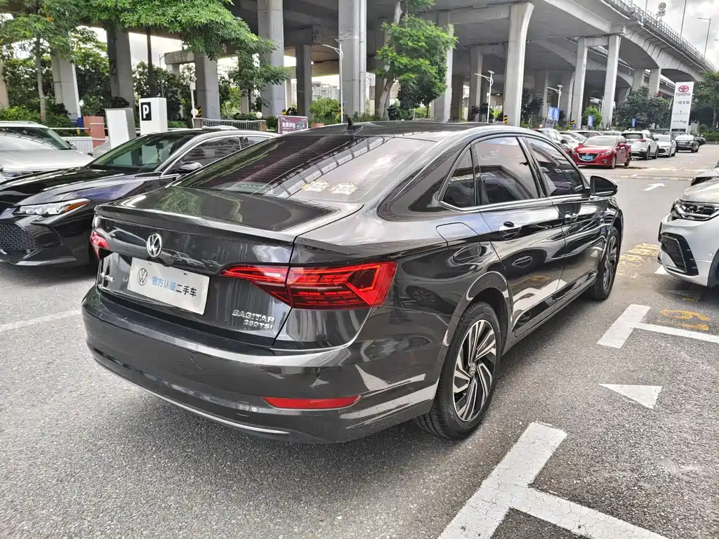 VOLKSWAGEN SAGITAR 2022