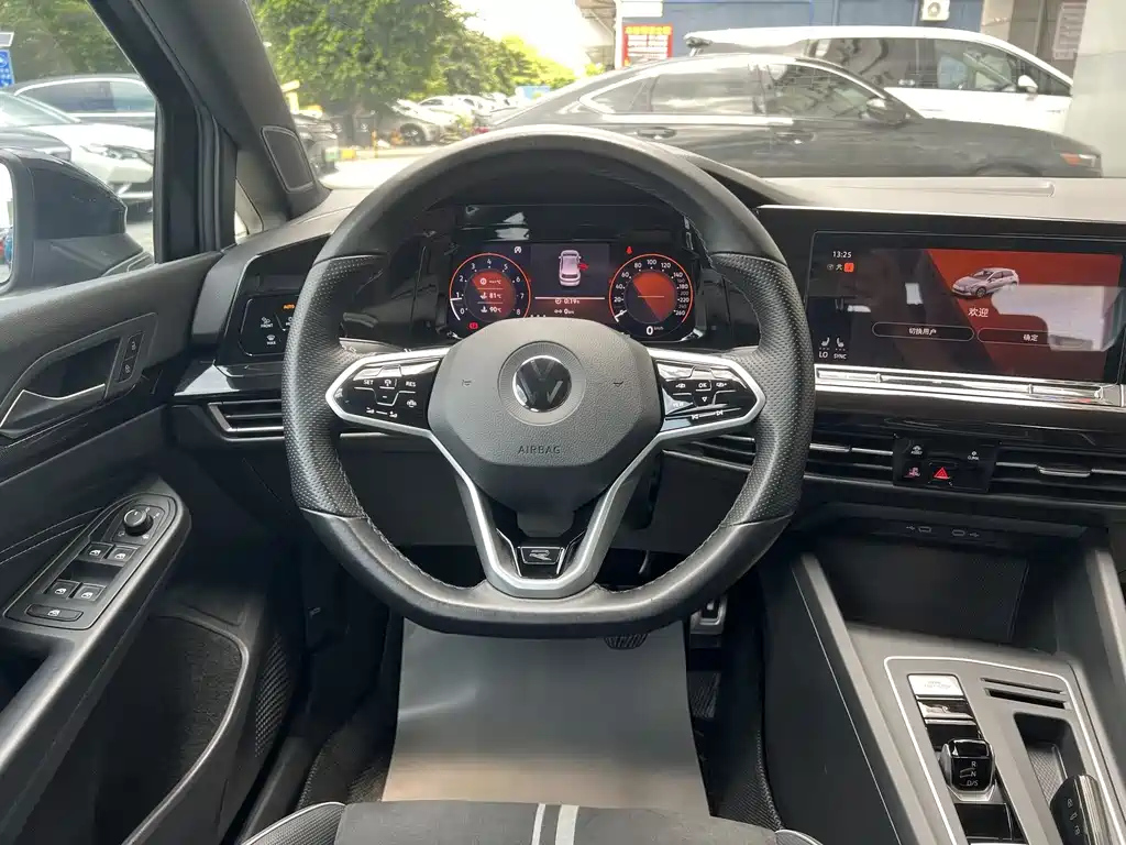 VOLKSWAGEN GOLF 2022