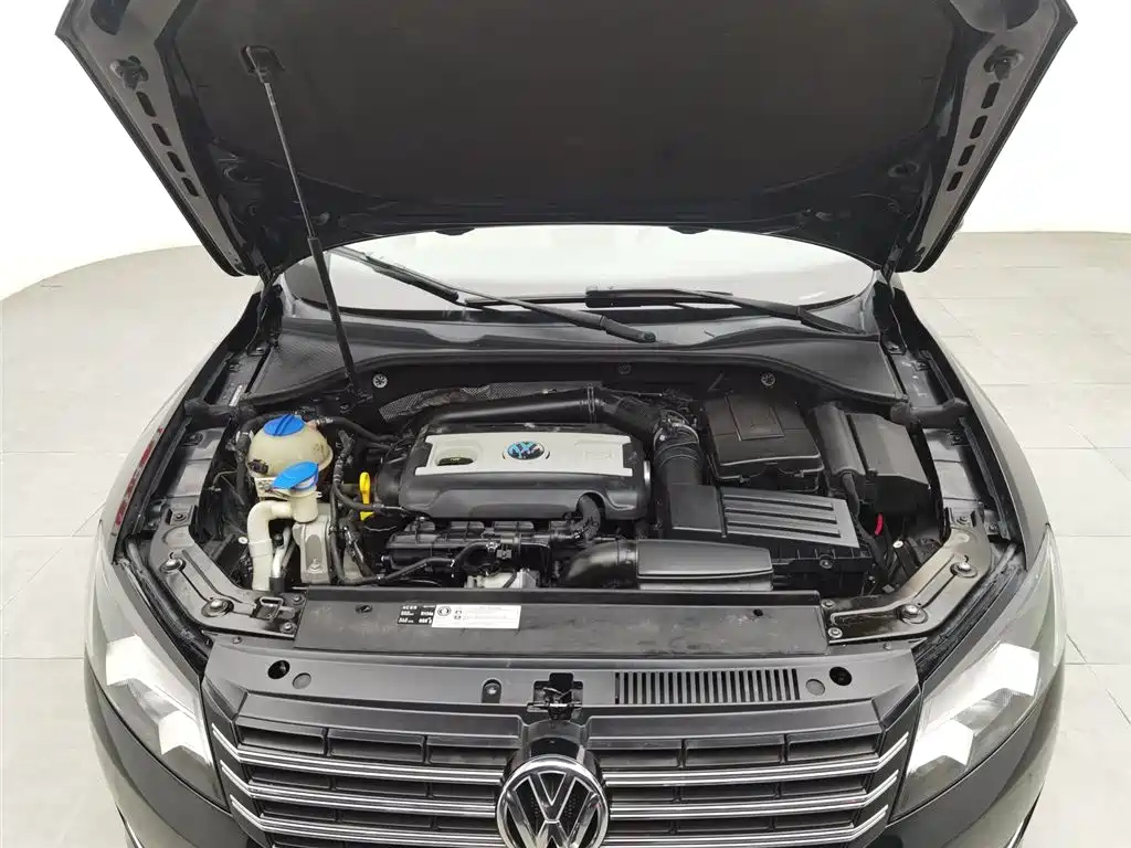 VOLKSWAGEN PASSAT 2015