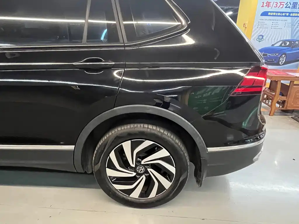 VOLKSWAGEN TIGUAN L 2023