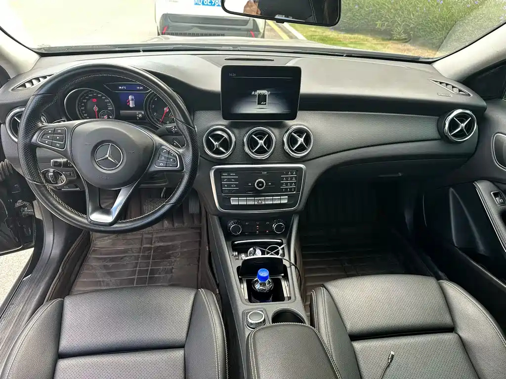 MERCEDES BENZ GLA 2018