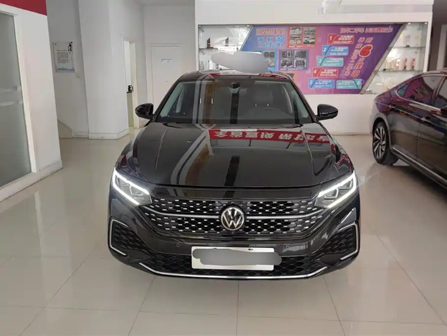 VOLKSWAGEN PASSAT 2024