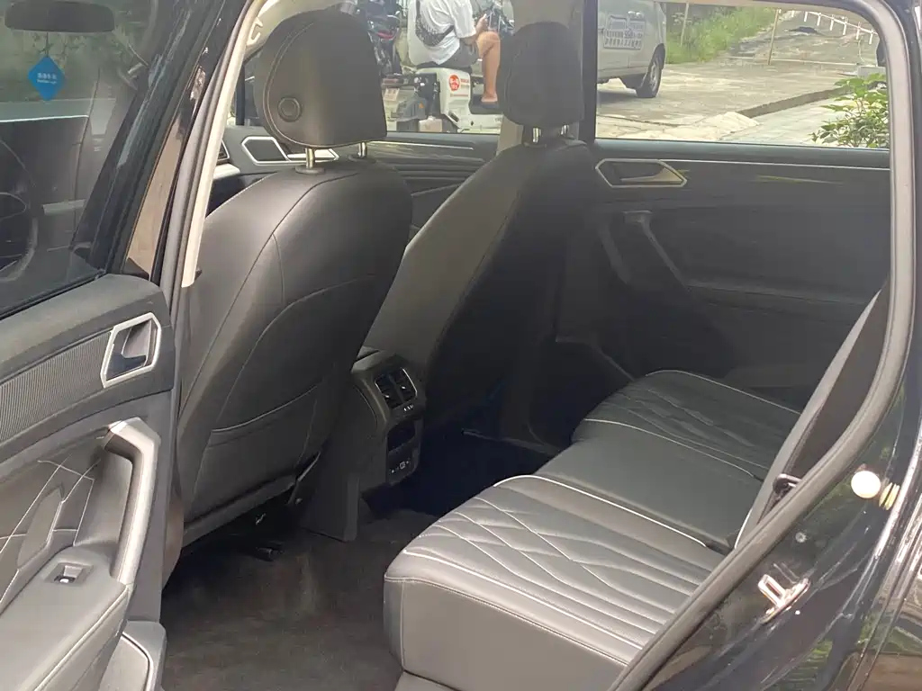 VOLKSWAGEN TIGUAN L 2023