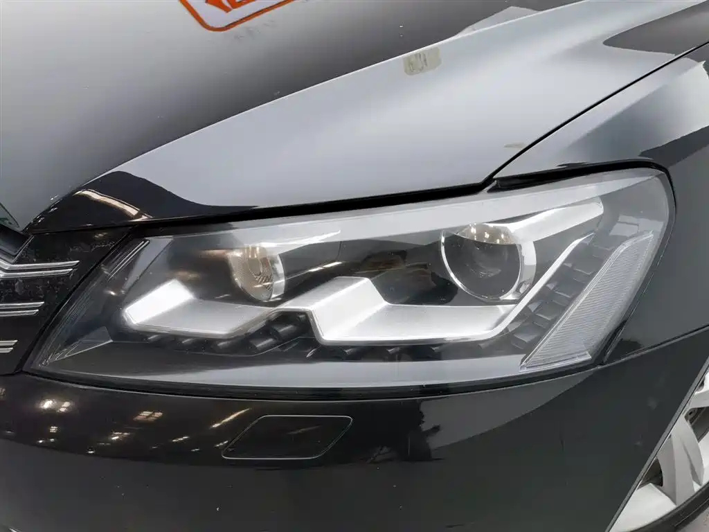 VOLKSWAGEN PASSAT 2013