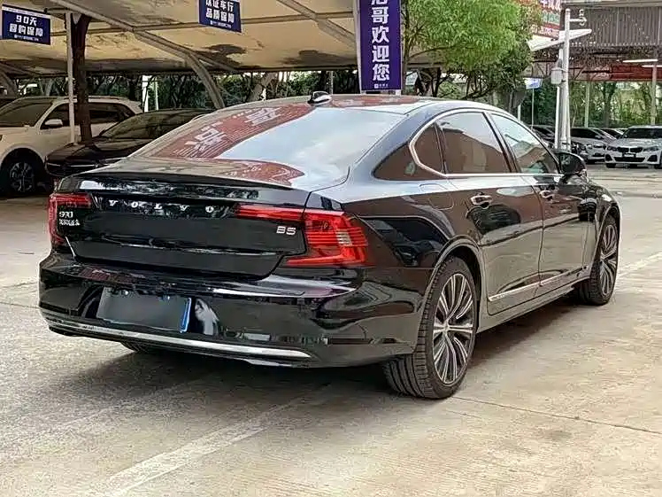 VOLVO S90 2022