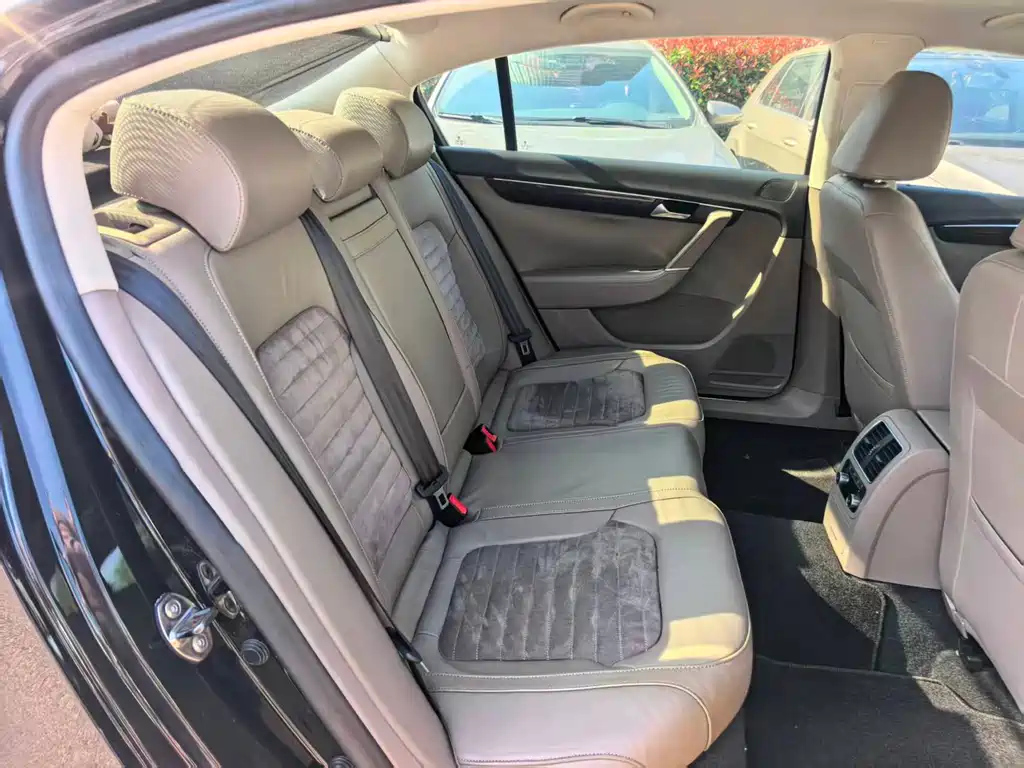 VOLKSWAGEN MAGOTAN 2013