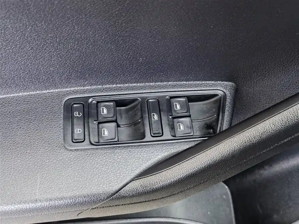 VOLKSWAGEN JETTA 2015