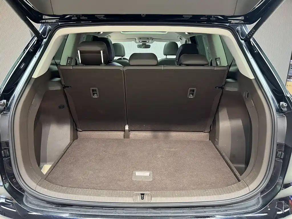 VOLKSWAGEN VILORAN 2023