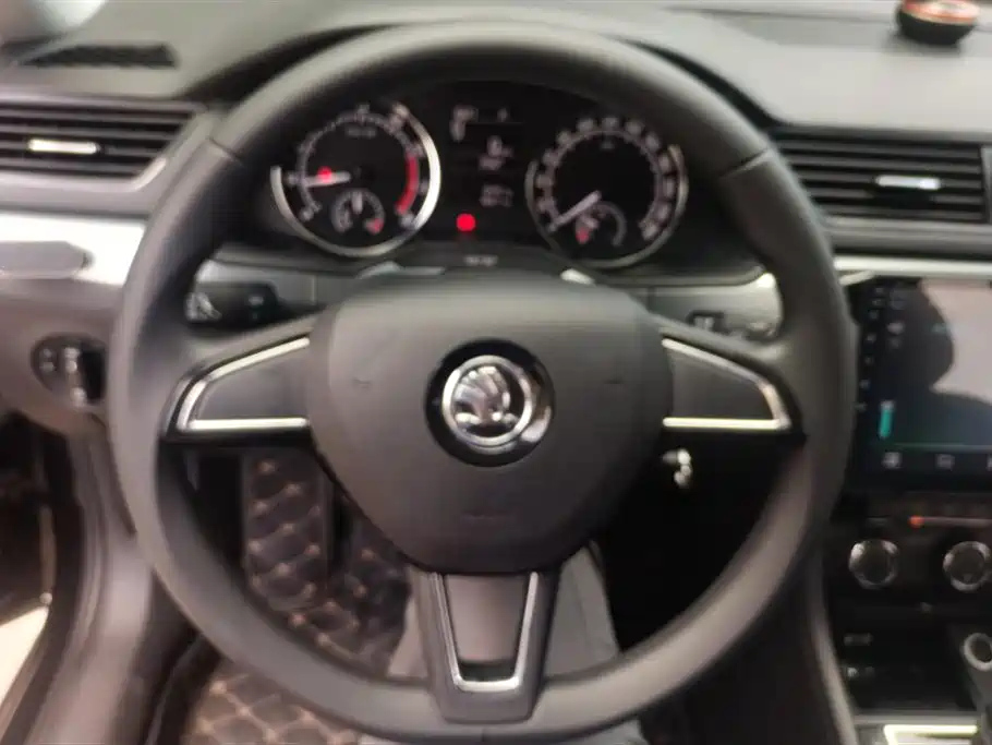 SKODA SUPERB 2016