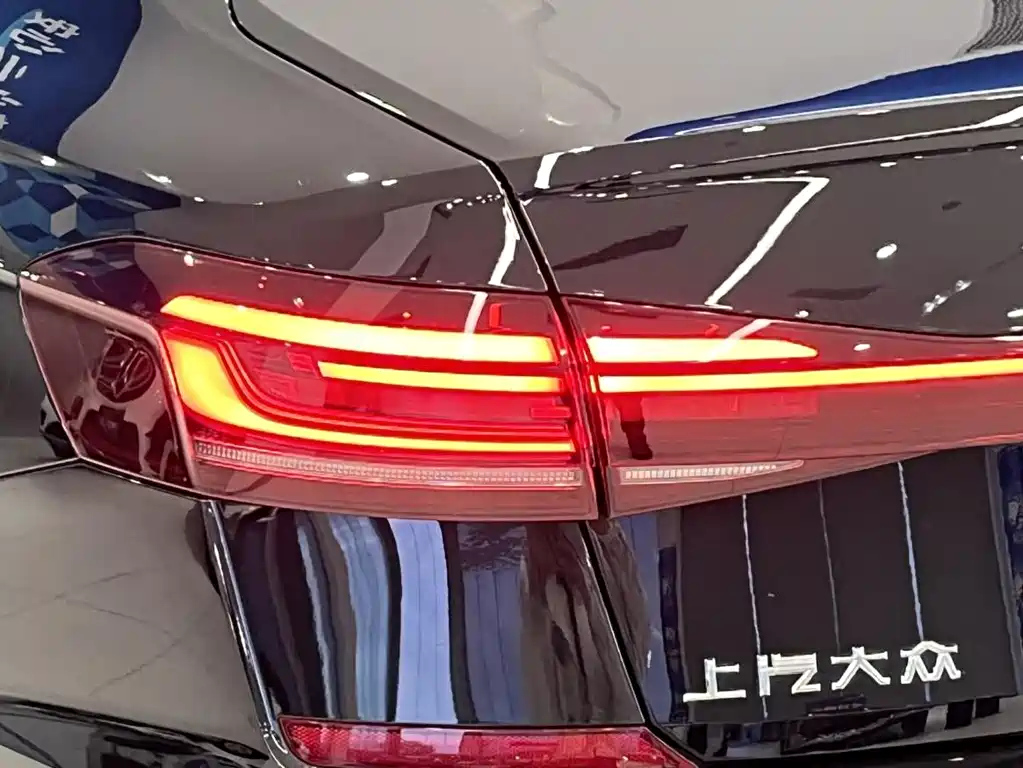 VOLKSWAGEN PASSAT 2024