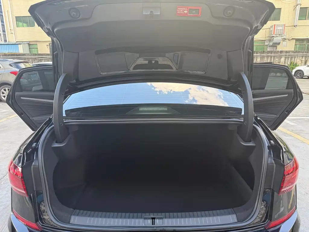 VOLKSWAGEN PASSAT 2024