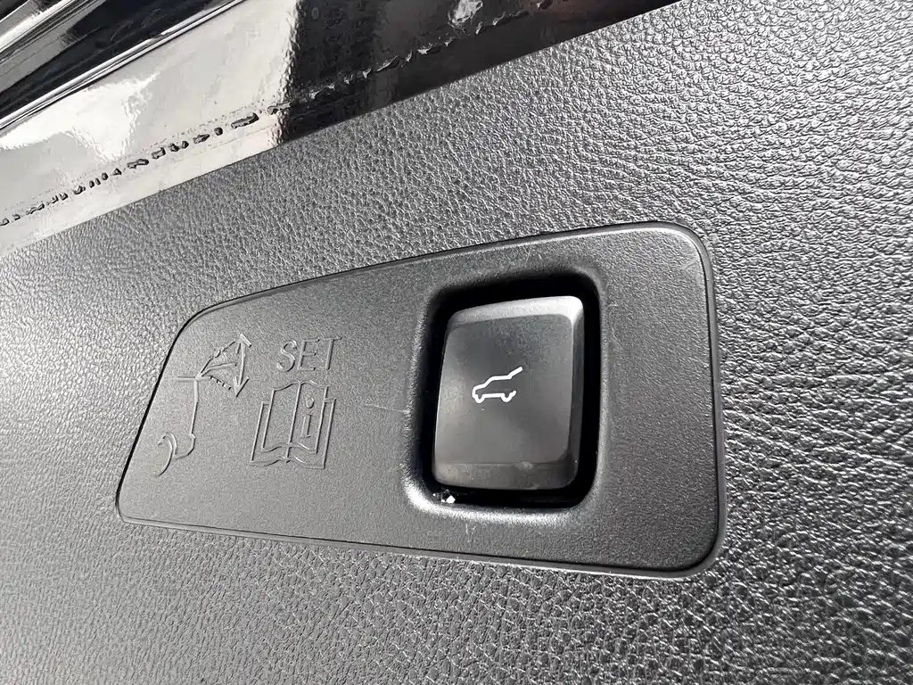 LINCOLN ADVENTURER 2020