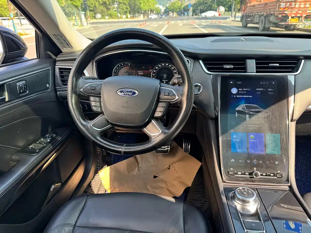 FORD TAURUS 2019