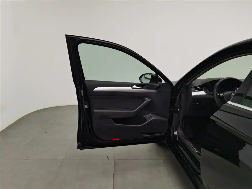 VOLKSWAGEN MAGOTAN 2018