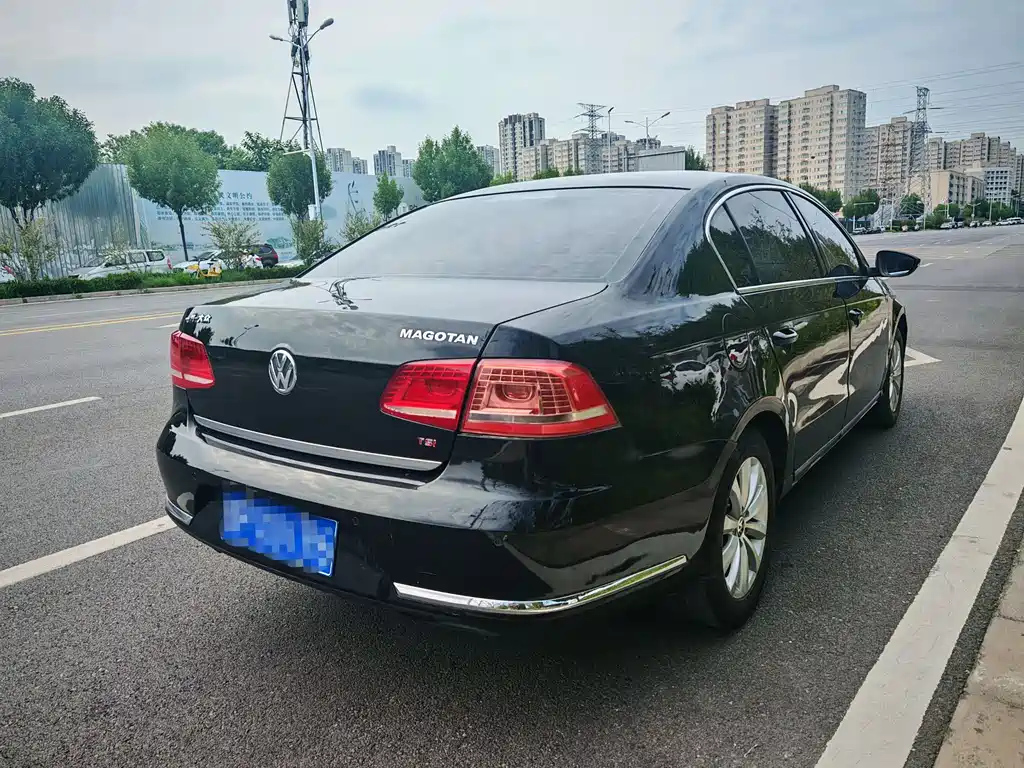 VOLKSWAGEN MAGOTAN 2015
