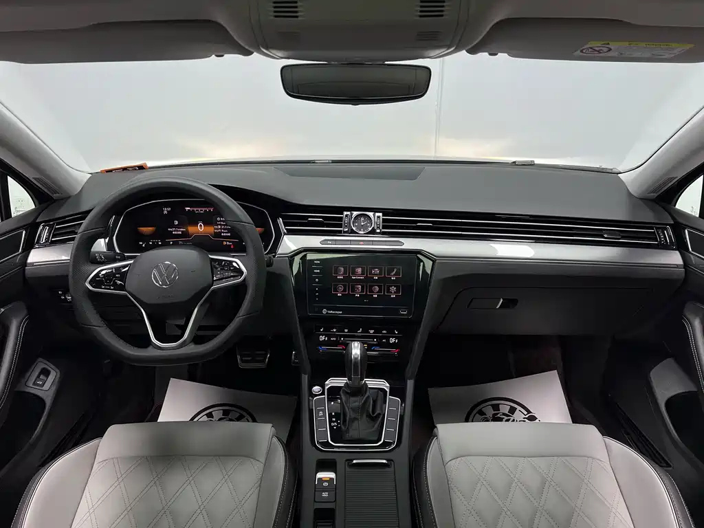 VOLKSWAGEN MAGOTAN 2023