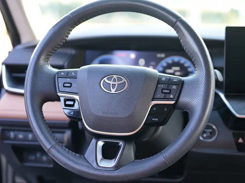 TOYOTA CAMRY 2024