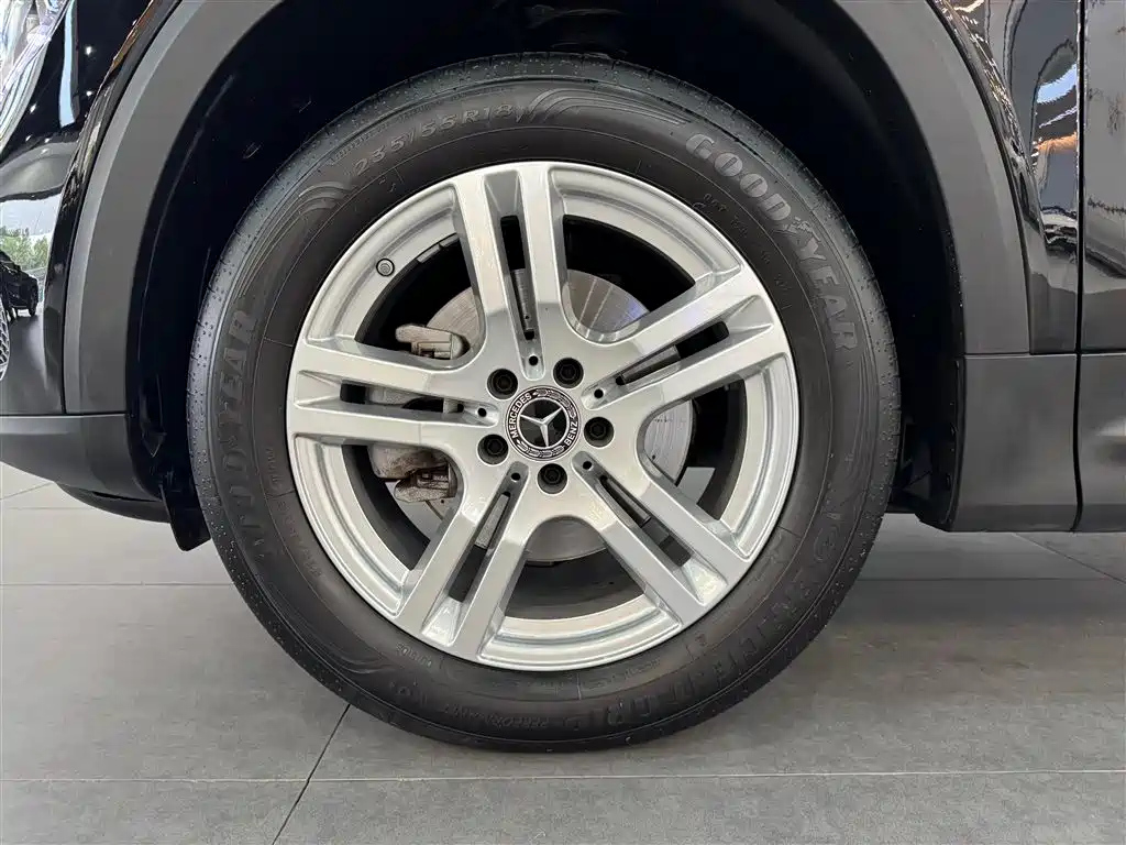 MERCEDES BENZ GLB 2023