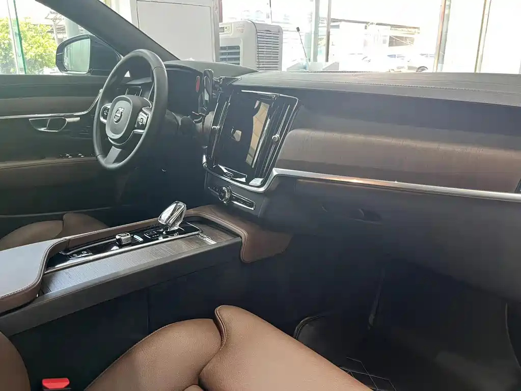 VOLVO S90 2024