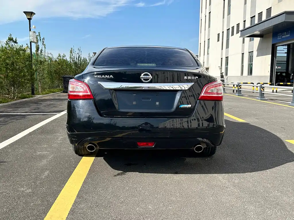 NISSAN TEANA 2015
