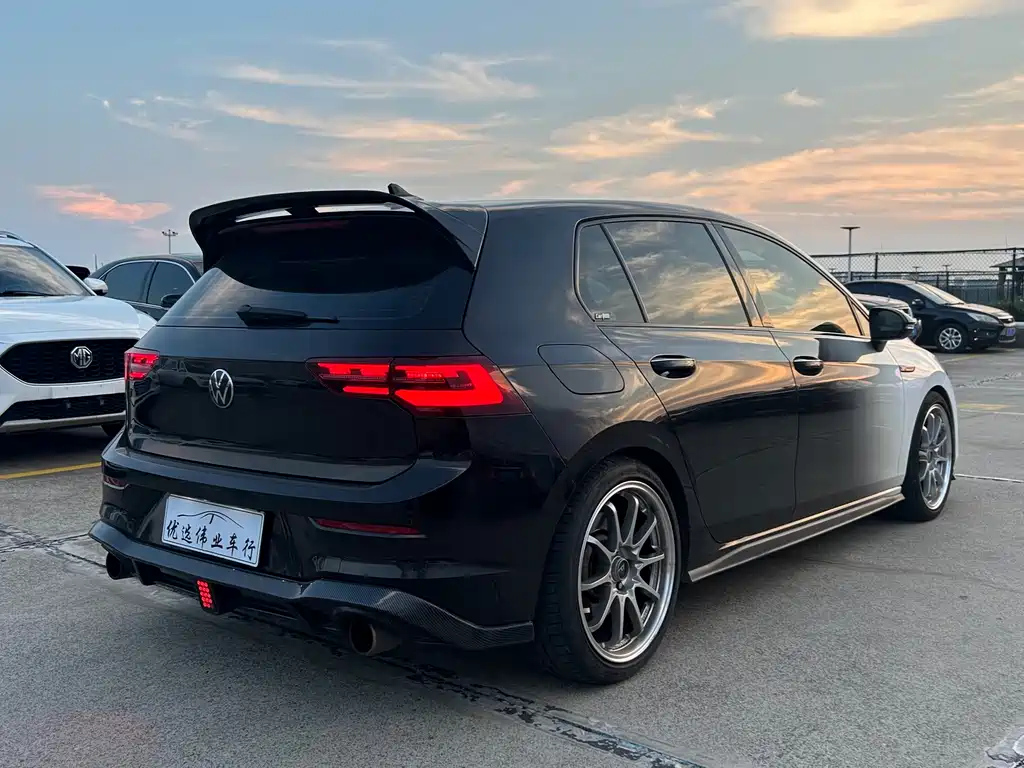 VOLKSWAGEN GOLF GTI 2021