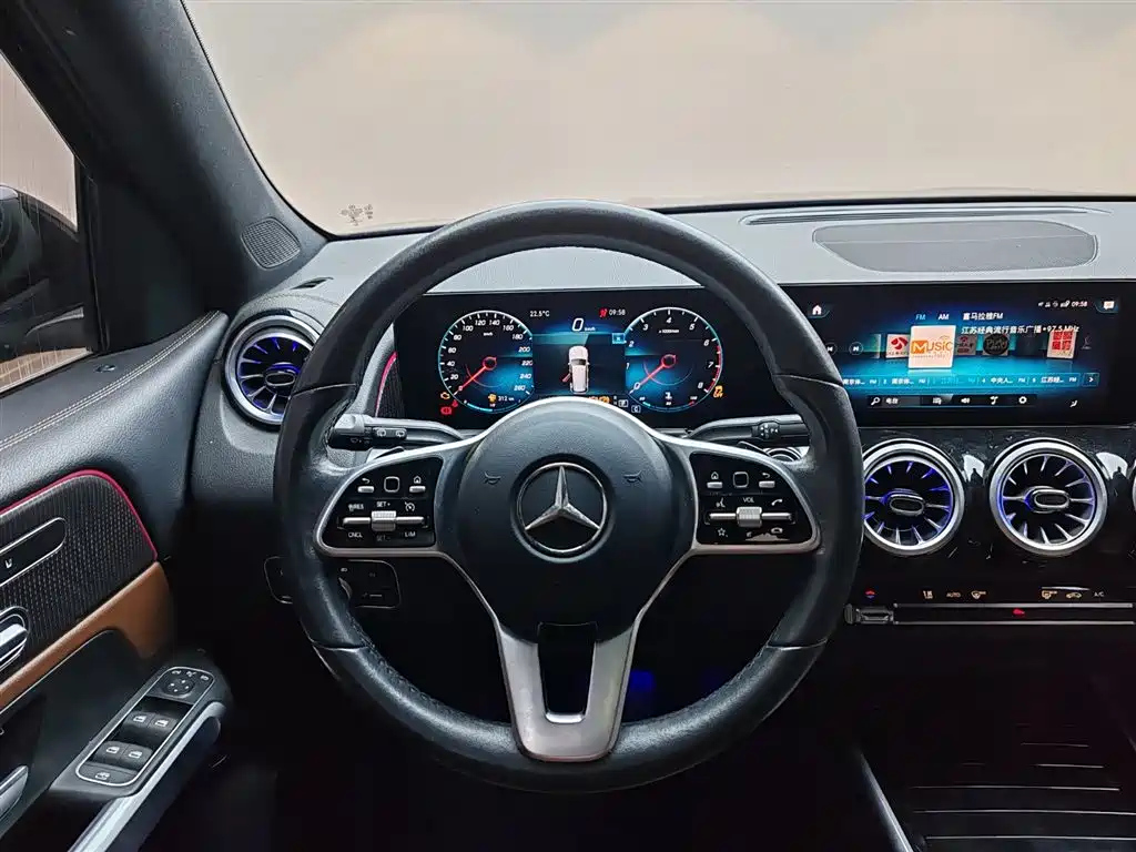MERCEDES BENZ GLB 2021