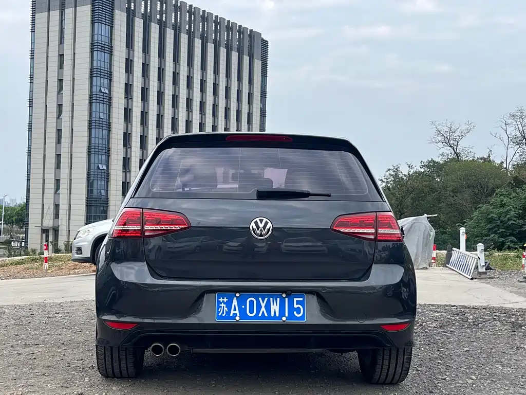 VOLKSWAGEN GOLF 2016
