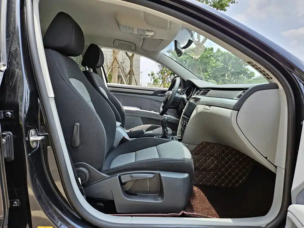SKODA SUPERB 2009