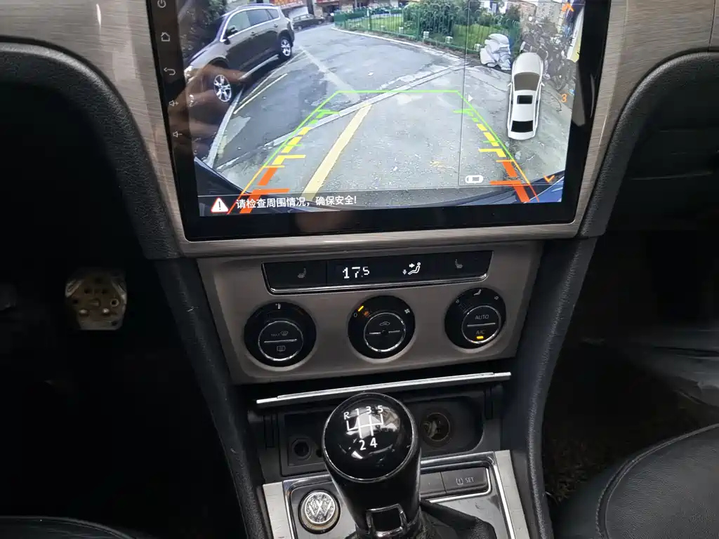 VOLKSWAGEN LAVIDA 2013