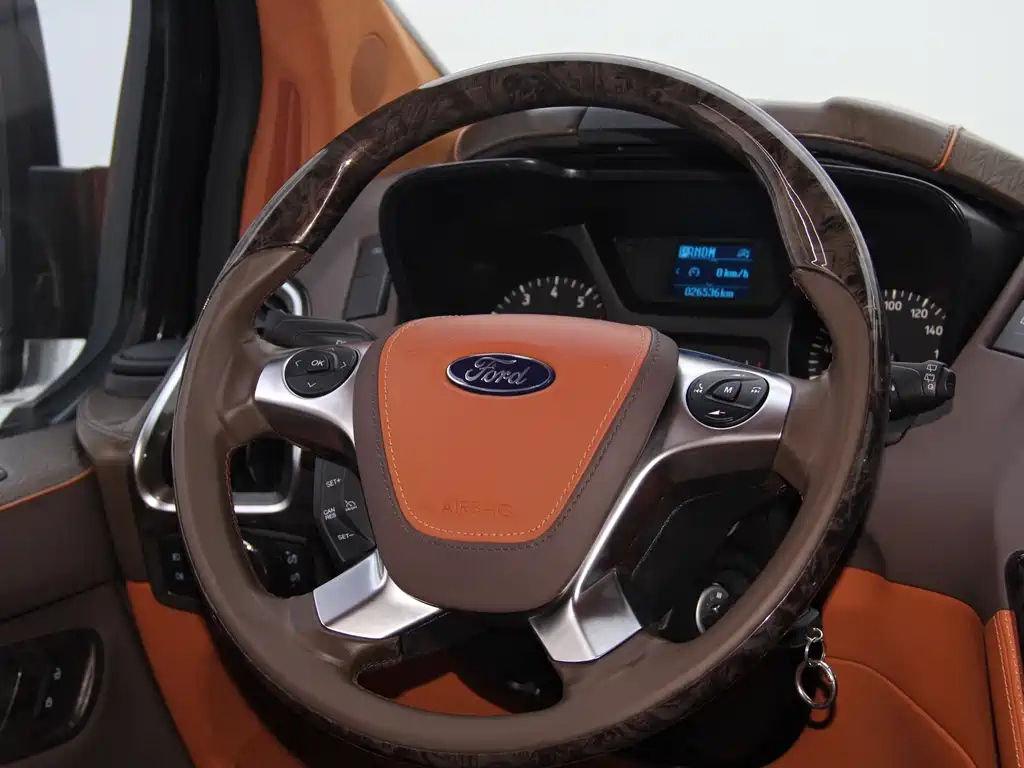 FORD TOUREO 2020