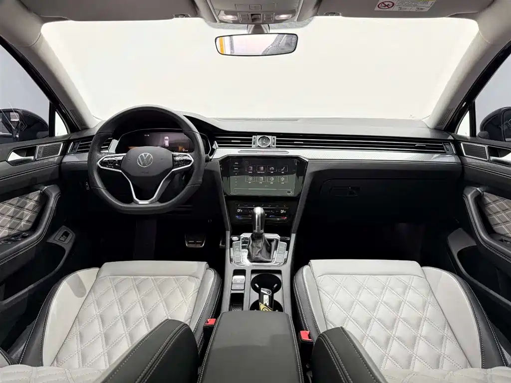 VOLKSWAGEN MAGOTAN 2023