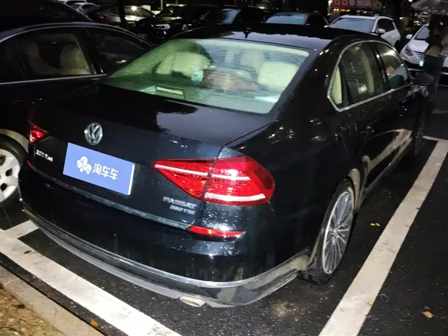 VOLKSWAGEN PASSAT 2017